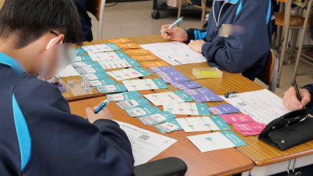 「人生の練習」ができる学校向け金融/キャリア教育ゲ