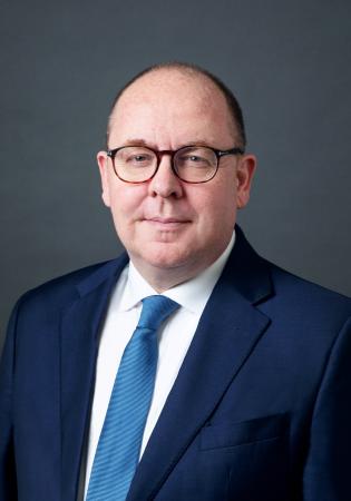 サイモン・バレットおよび松下オリビアが東京オフィス