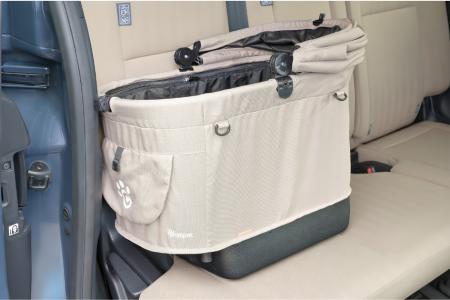 愛犬家の約半数が外出時に「車移動」を利用 (※1)utf-8