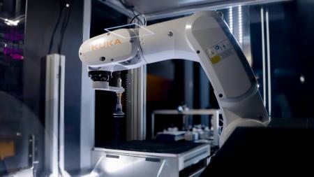 フィジカルAI搭載・完全自動入庫システム「Ultra Phas