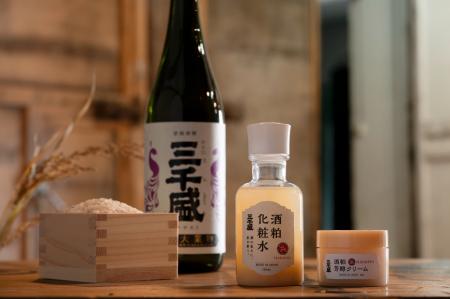 酒粕が「美容原料」に　酒造副産物を化粧品へアップサ
