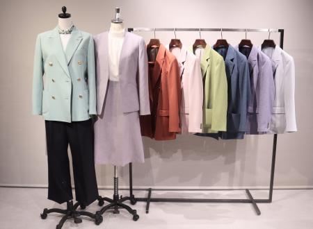 ビジネスシーンに“推し色”の彩りを！
「ユニバutf-8