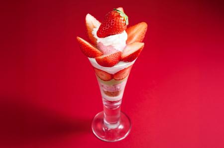 【ダッキーダック】「あまおう苺」のご褒美パフェが新