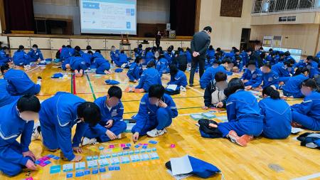 「人生の練習」ができる学校向け金融/キャリア教育ゲ