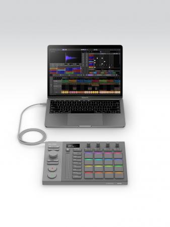 AlphaThetaの音楽制作コントローラー「SLAB」が国際的