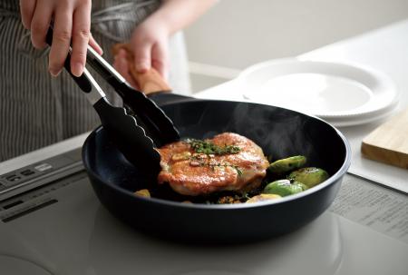 こびりつかず極上の焼き上がり！いつもの料理がワンラ