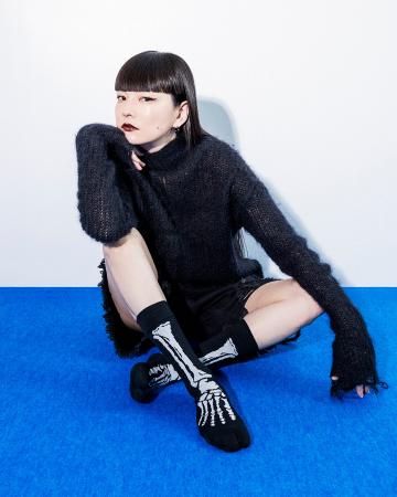 好評を博している秋元梢 × Tabioコラボの新作タビソッ