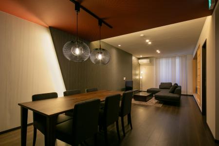 名古屋駅エリアに、趣の異なる二棟一棟貸しの宿「triv