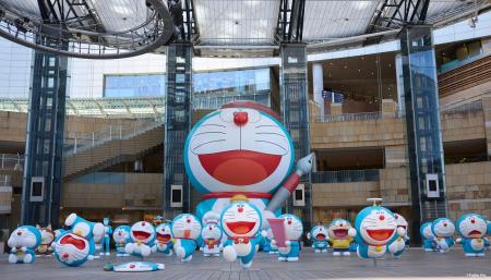 渋谷と六本木の街が圧巻のスケールで“ドラえもん”一色