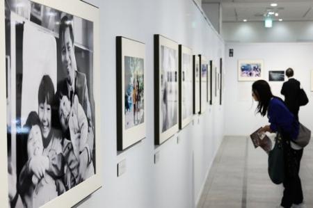 21年続く横田めぐみさん写真展のパネル、神奈川県へ寄 21年続く横田めぐみさん写真展のパネル、神奈川県へ寄