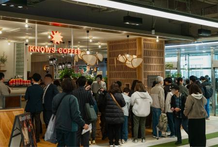 初日から大盛況！新ブランド「KNOWS COFFEE」3月18日