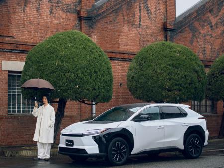 TOYOTAの電気自動車「bZ4X」とともに過ごす日常を描く