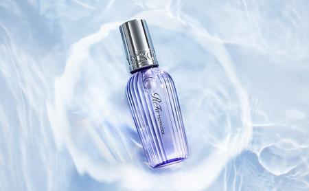 スタイリング後の仕上げに、 うるおいで包み込み、水 スタイリング後の仕上げに、 うるおいで包み込み、水