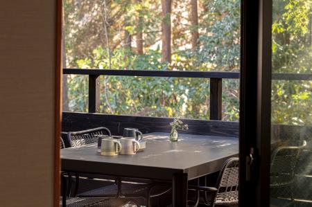 五感を呼び覚ます箱根の隠れ家「SHIKI -HAKONE-」×「K 五感を呼び覚ます箱根の隠れ家「SHIKI -HAKONE-」×「K