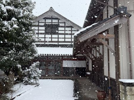 能登半島地震を乗り越え、築100年超の古民家が一棟貸