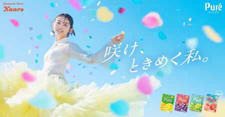 YOASOBIの楽曲「あの夢をなぞって」をバックに、伊藤