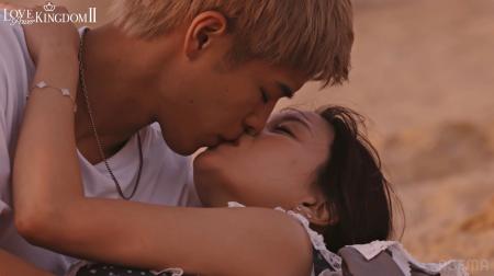 元AKB48・永尾まりや、イケメン格闘家に押し倒されキ