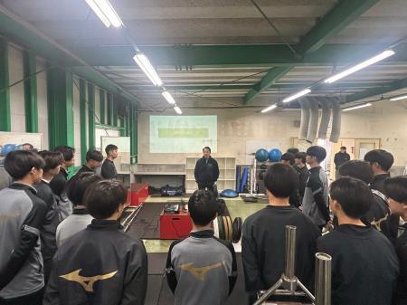 岐阜県立各務原高校サッカー部が愛知県美浜町でフィジ