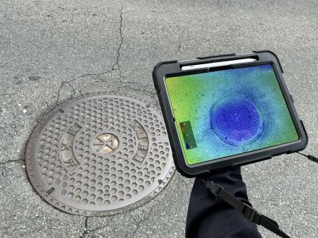 スマホで鉄蓋（マンホール）の段差を瞬時に可視化する
