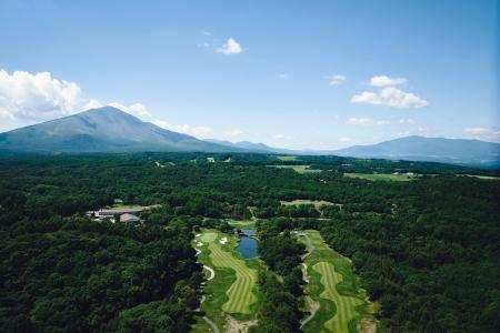 浅間山を望む、北軽井沢で心ほどけるリゾートゴルフ『