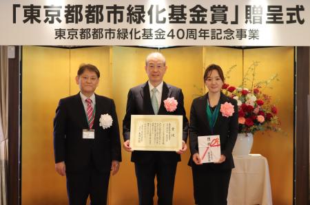 日本橋茅場町の屋上菜園Edible KAYABAEN（エディブル 