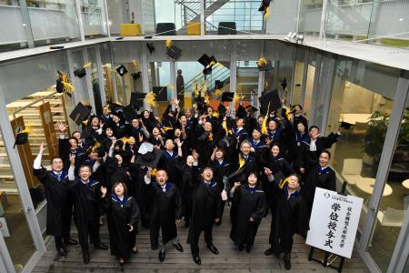 社会構想大学院大学、社会課題解決に挑む修了生55名を