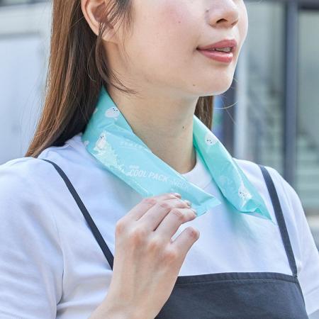 冷房のない屋外でも、叩くだけで瞬間冷却！ほてった首