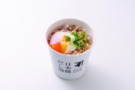 とろ～り温玉と甘塩っぱい鶏そぼろが相性抜群！　「温