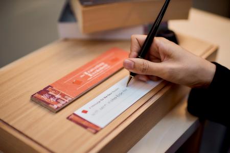 本の旅が、人の旅をつなぐ--「旅する本棚」を新設 本の旅が、人の旅をつなぐ--「旅する本棚」を新設