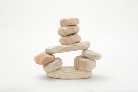 九州地元産杉材の端材から生まれた木製バランシングブ 九州地元産杉材の端材から生まれた木製バランシングブ