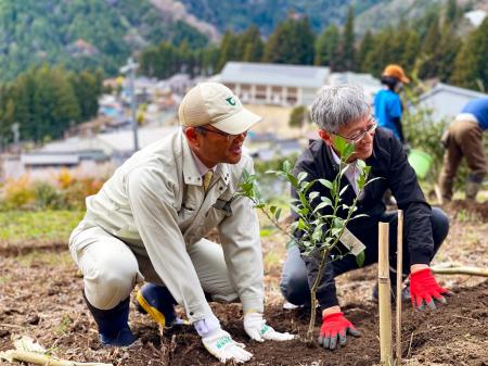 天龍村×根元 八幡屋礒五郎、未来のゆずを育むチャレン