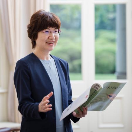 清泉女子大学の齋藤華子教授とパロマ・トレナドutf-8