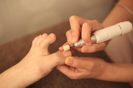 ドイツ式フットケアサロン「フットブルー」を運営する ドイツ式フットケアサロン「フットブルー」を運営する