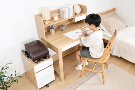 リビング学習時代に対応する、コンパクトな「キッズデ
