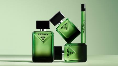 <プラダ ビューティ>新しい生き方を切り拓く「プラ <プラダ ビューティ>新しい生き方を切り拓く「プラ