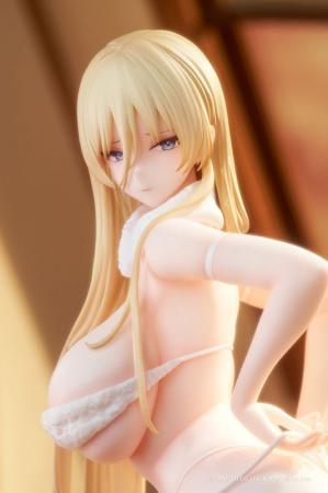 『アズールレーン』より、「ビスマルク アンパックド