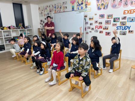 【開催レポート】園児が英語でAI・ロボットに対して本 【開催レポート】園児が英語でAI・ロボットに対して本