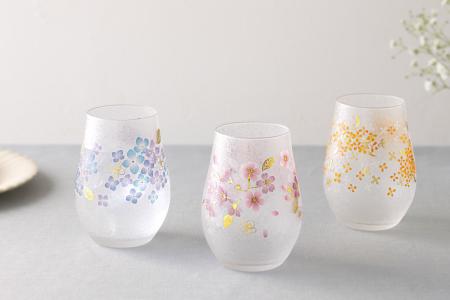 季節の花々の彩りを映すグラスの新シリーズ「hana no 