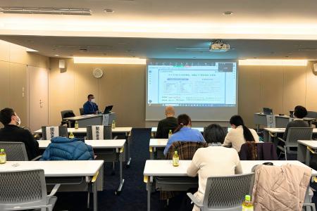 特殊清掃の専門家が医師会で講演。孤独死現場の「声な 特殊清掃の専門家が医師会で講演。孤独死現場の「声な