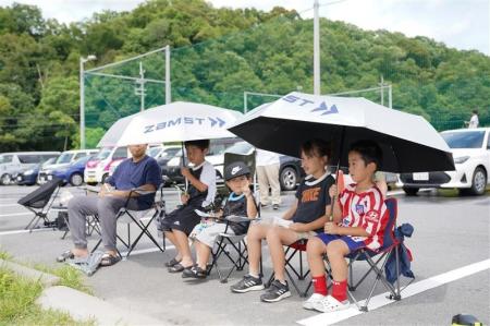 直径130cmの大きな日陰をつくる折りたたみ日傘「ザム