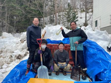 休暇村乗鞍高原、オリジナルの雪中埋蔵酒「雪原の華」