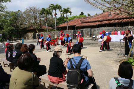 【実施報告】残波大獅子太鼓、おきなわワールドを拠点 【実施報告】残波大獅子太鼓、おきなわワールドを拠点
