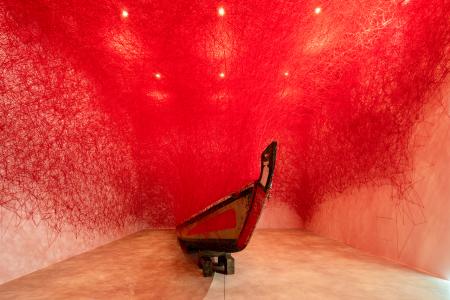 全国の美術館の学芸員から推薦された約450点からutf-8