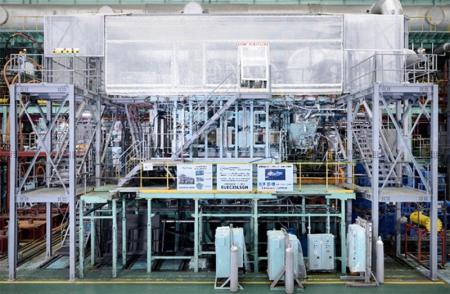 世界初、大型商船向け水素燃料エンジンの水素燃料陸上