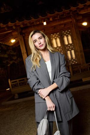 伝統と現代が交差する夜 | COS、ブランド初の韓国ショ