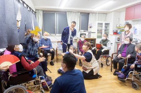 「急がば、対話。」都内7拠点の福祉施設とアーティス