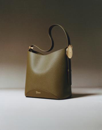 【Dior】新作「ディオール メダリオン」バッグ