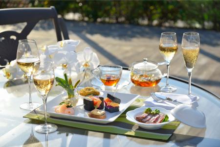 【ホテル椿山荘東京】新緑の庭園を眺めながらシャンパ