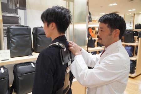 ４タイプからショルダーハーネスを選べる「ガジェタブ