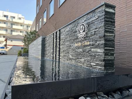 水道機工、創業100周年の節目を迎え、エントランスリ